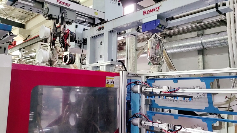 Top Entry IML Robot For CupBowlContainer