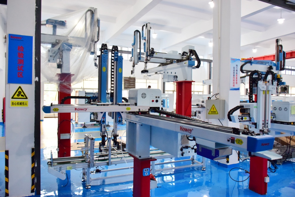 Top Entry IML Robot For Lid
