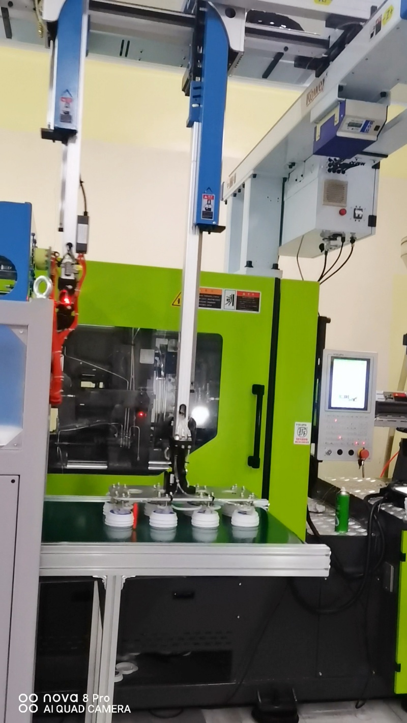Top Entry IML Robot For Lid