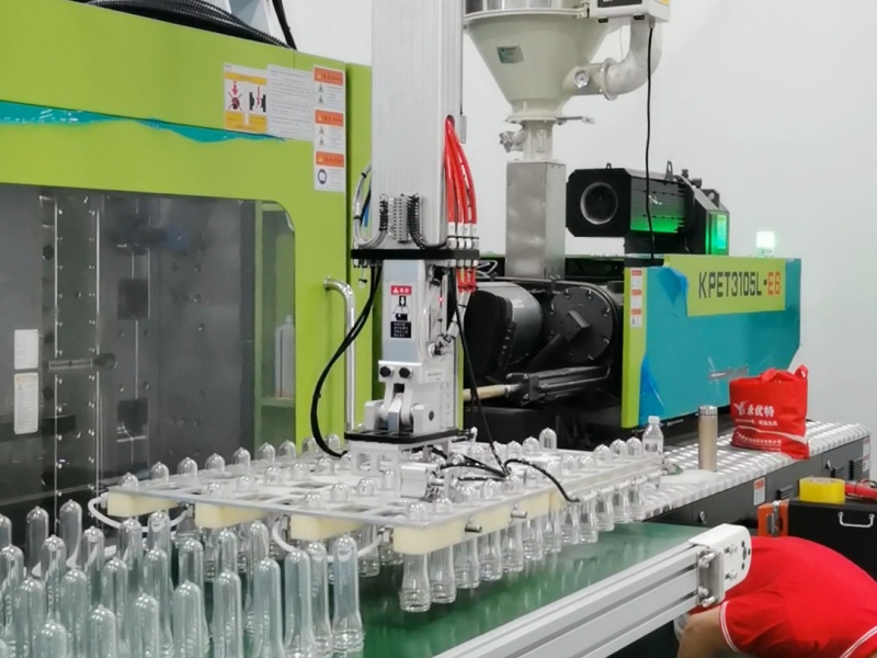 Top Entry PET Preform Take out Robot