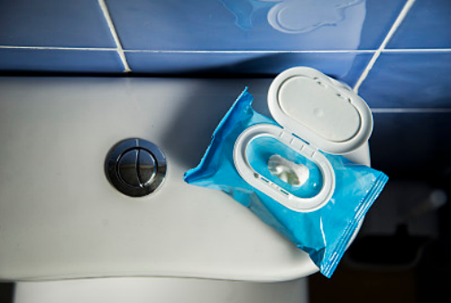 Can wet toilet paper be used to wipe your mouth?