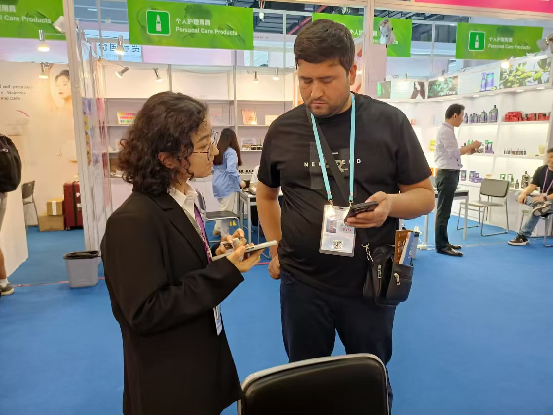 Shines at the 136th Canton Fair, Day Two Draws Large Crowds