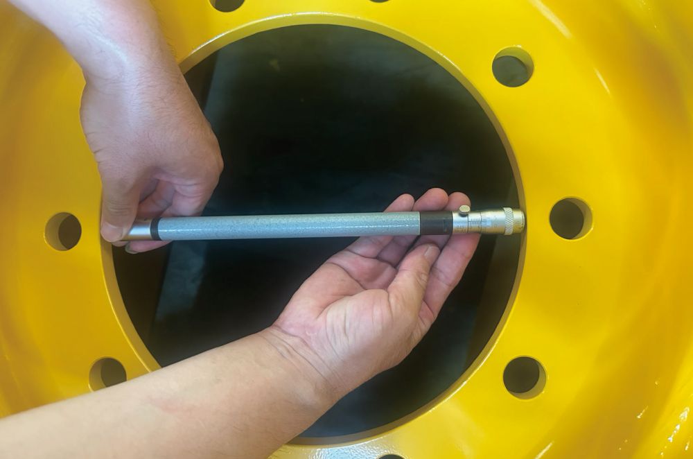 External micrometer to detect internal micrometer to detect the inner diameter of the center holepsu