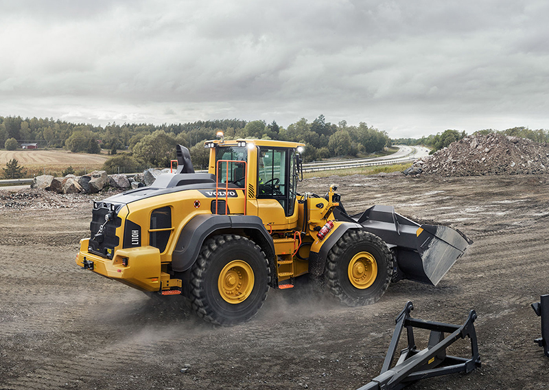 volvo-show-wheel-loader-l110h-t4f-stagev-2324x1200.jpg