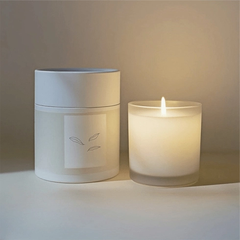 Scatole rotonde ecologiche personalizzate per il confezionamento delle candele, sostenibili ed eleganti.