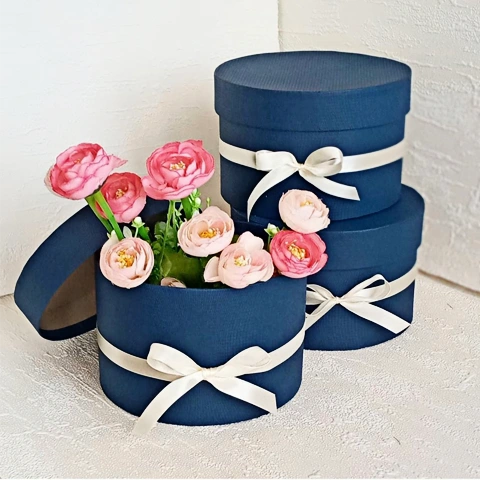 Christmas gift box round tube flower packaging, eco-friendly design.