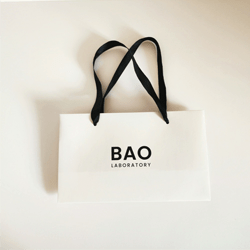 Custom paper gift bag with logo, rigid white paper bag for premium and eco-friendly gift packaging.