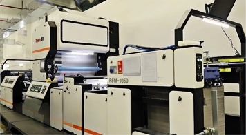 Automatic high-speed laminating machine for efficient custom packaging production.