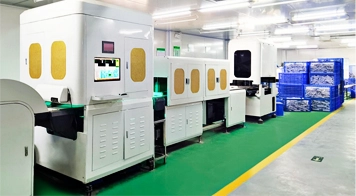 High-speed automatic labeling machine for packaging lines.