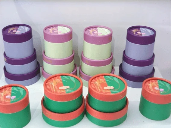 Көтерме саудаға арналған арнайы тері күтімі түтікшелеріне арналған қорап, тері күтімі өнімдерін экологиялық таза және стильді картон түтікшелерге орауға өте ыңғайлы.