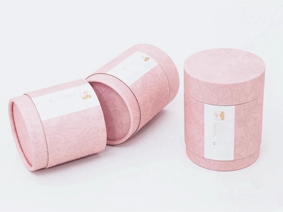 Okrągłe tuby tekturowe na zamówienie, stanowiące ekologiczne rozwiązania opakowaniowe.