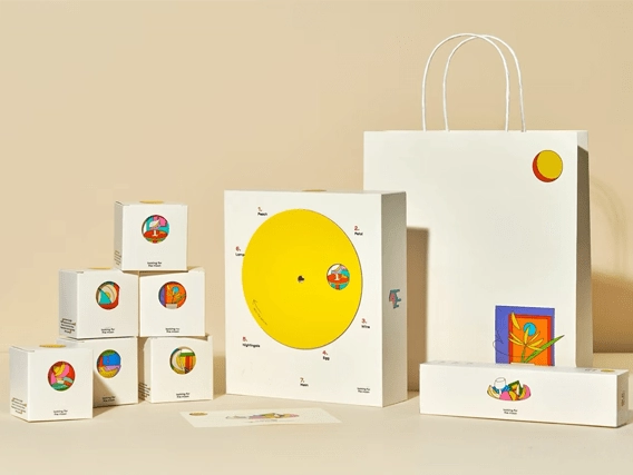 បំពង់ក្រដាស ប្រអប់ ថង់ និងស្ទីគ័រតាមតម្រូវការ ដែលបង្ហាញពីដំណោះស្រាយវេចខ្ចប់ដែលមិនប៉ះពាល់ដល់បរិស្ថាន និងប្រកបដោយចីរភាព។