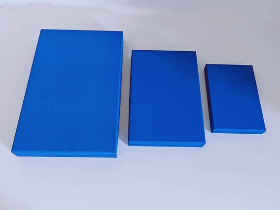 تغليف هدايا ورقي مخصص حسب الطلب.