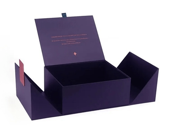 Spersonalizowane pudełka prezentowe z logo, umożliwiające budowanie marki i bezpieczne pakowanie.