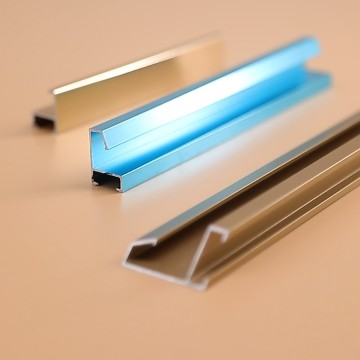 Prix ​​de gros : profilés de cadres de miroirs en aluminium de différentes formes et découpes pour la décoration de miroirs, photos et tableaux.