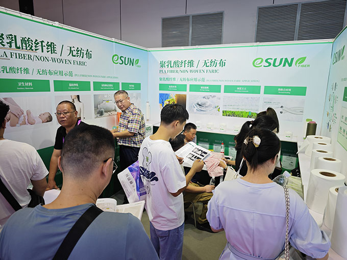 蘇州易生展位人潮攢動，聚乳酸纖維展現(xiàn)活力 | 2024 秋冬紗線展