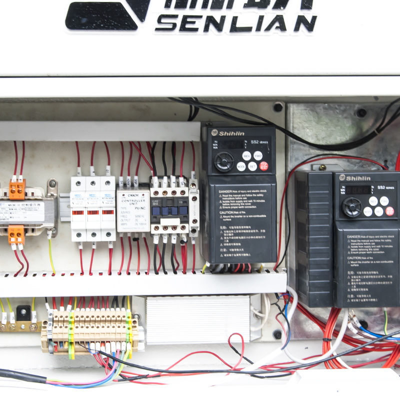 Varios voltajes eléctricos04t