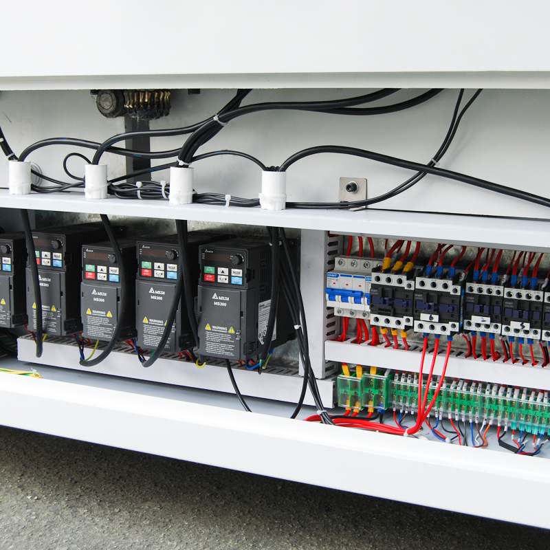 Varios voltajes eléctricos0n6