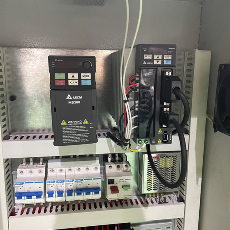 Varios voltajes eléctricos