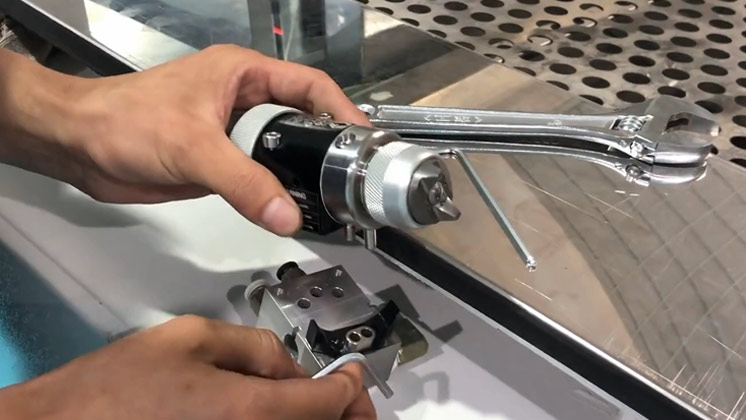 Reciprocating-Spray-Painting-Machine---Gun-Disassembly-&-Cleaning-Procedure2