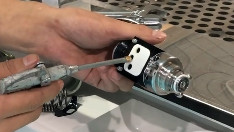 Reciprocating-Spray-Painting-Machine---Gun-Disassembly-&-Cleaning-Procedure3