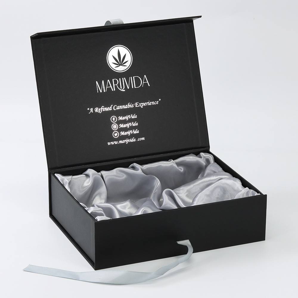 Custom Silver Stamped Logo Gift Paper Box With Ribbon