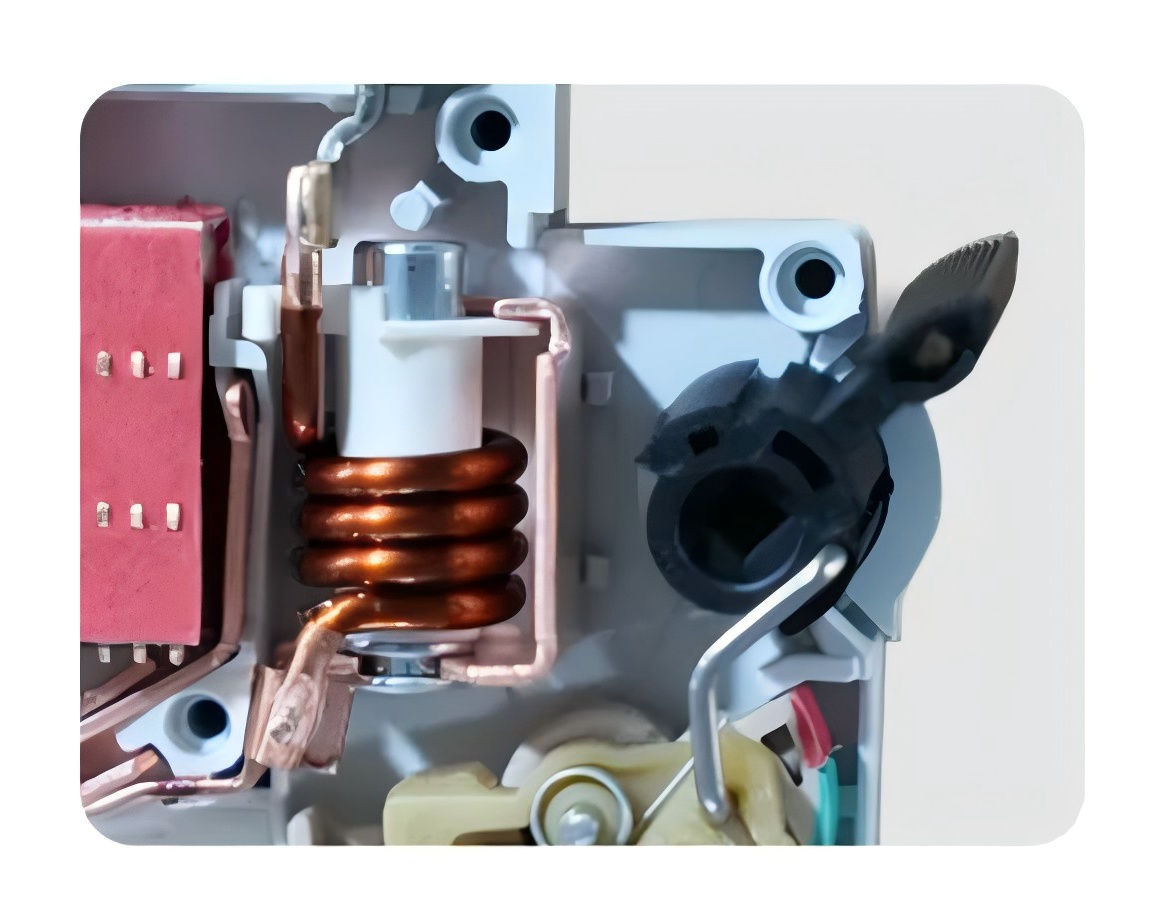 BYCM1E-125 Series Molded Case Circuit Breaker 380V AC MCCB Circuit Breaker 3-Phase PV AC MCCB for PV Power Systems