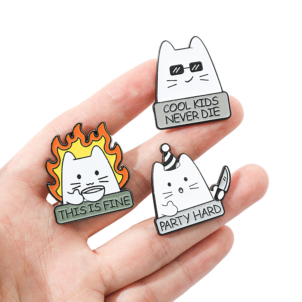 Hot-selling White Cat Animal Cool Bake Painting Lapel Pins