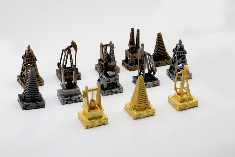 Customized Creative Antique Zinc Alloy Figurine Chess Pieces Set
