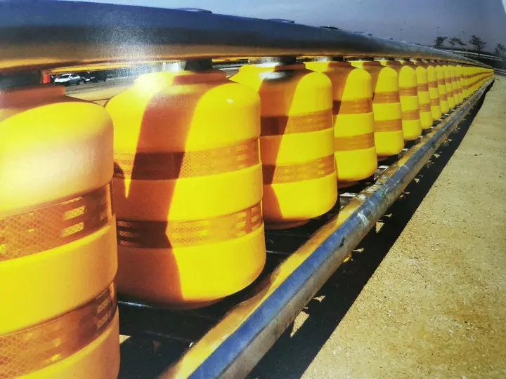 Professional Grade Roller Guardrail System - Durable and Reliable
