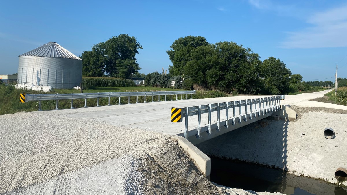 Waveform guardrail for bridges