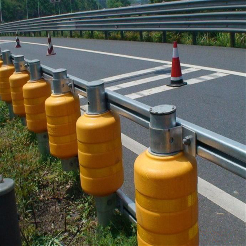 Double-Barrel Rotating Guardrail Enhances Traffic Safety